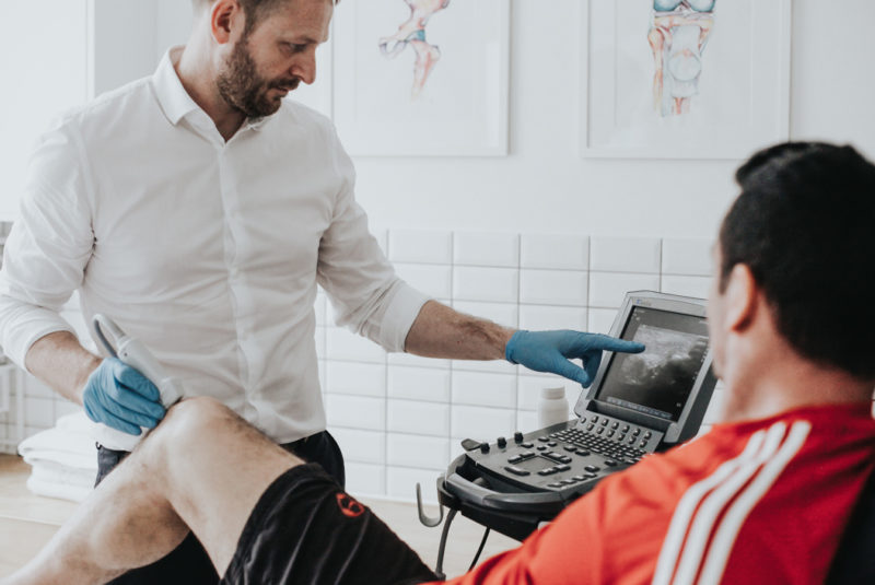 physio giving ultrasound scan to the knee