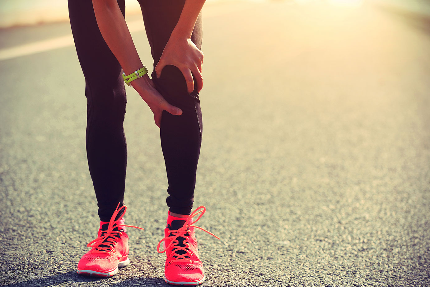 Pes Anserine Tendinopathy Bursitis-A runner holding their knee